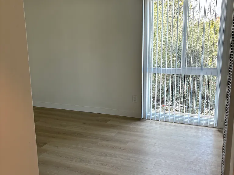 4127 McLaughlin Ave #20 — Photo 9
