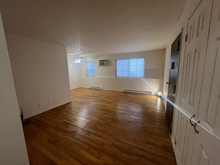 381 Garibaldi Ave #2 — Photo 6