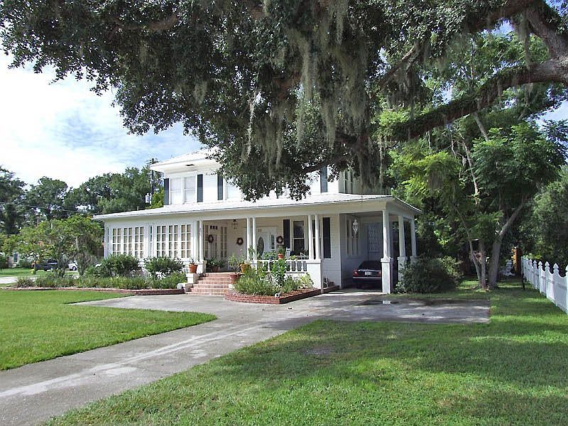 1st image of 220 S Clyde Ave