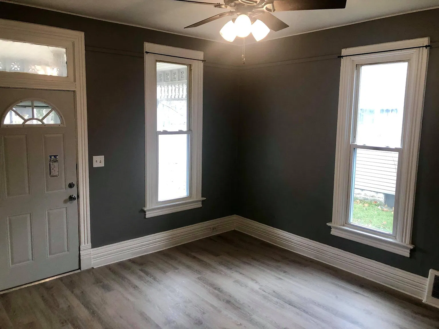 918 E Center St — Photo 3