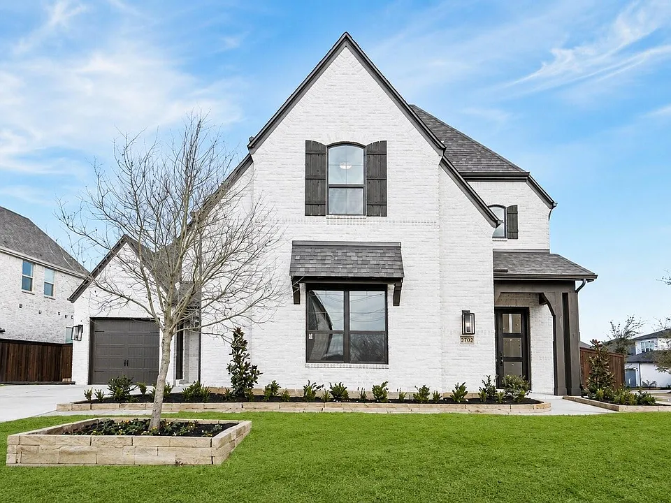 2302 Bluewood Dr