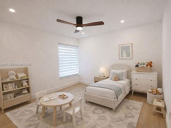 3rd image of 937 Michigan Ave #Townhouse 4