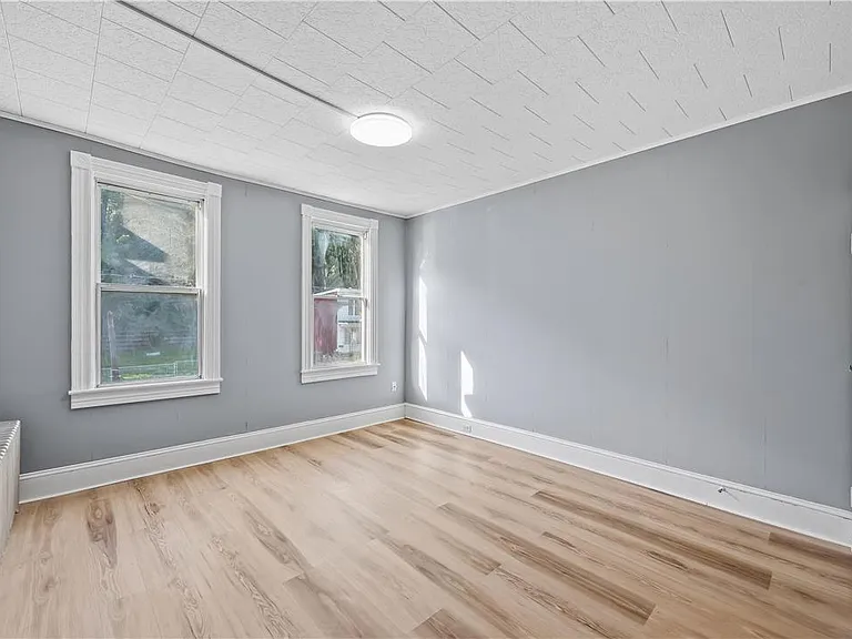 1228 E Centre St — Photo 11
