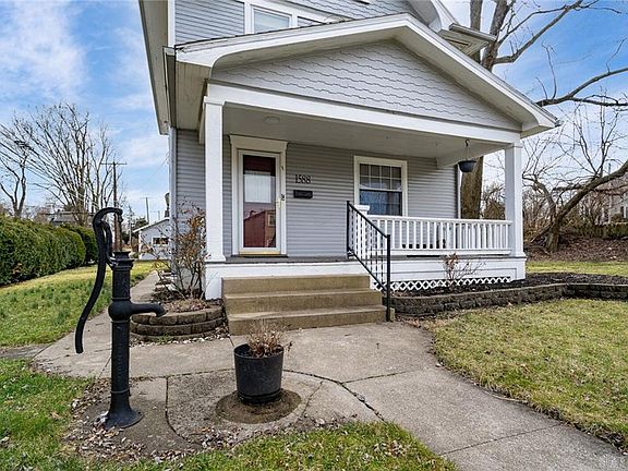 4th image of 1588 Bowman Ave