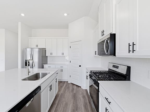 4th image of 446 W Taverner Xing
