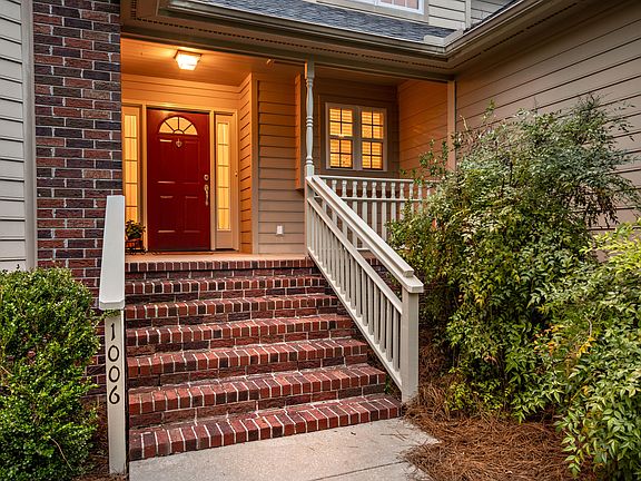 3rd image of 1006 Ariel Ct