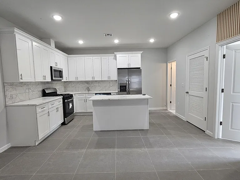 414 S 10th St #1 — Photo 9