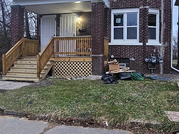 2nd image of 1675 Gladstone St #11311085
