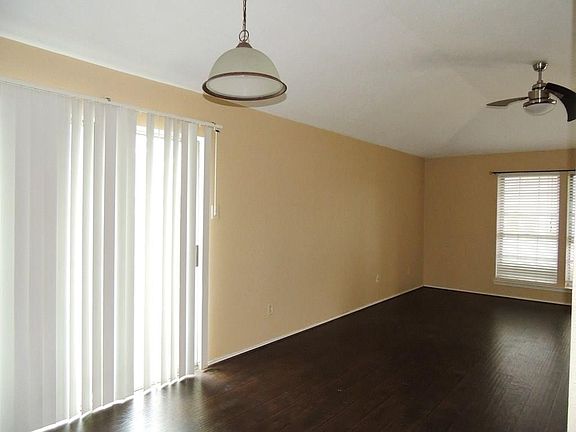 4th image of 11019 Stockwood Dr