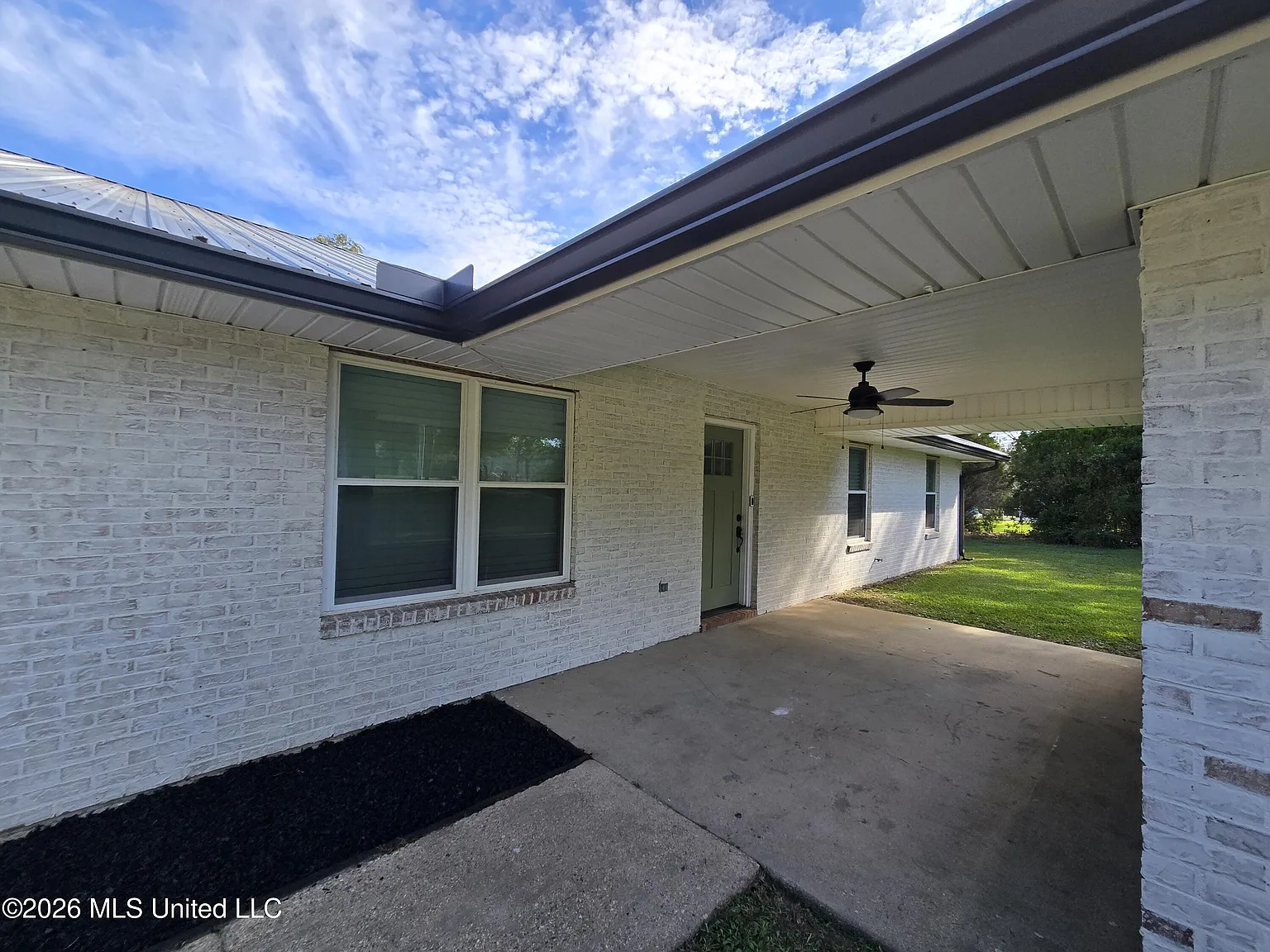 4 bed, 3.0 bath, 1800 sqft, $2,350 — Photo 3