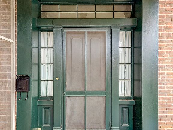 5th image of 1110 Crawford St