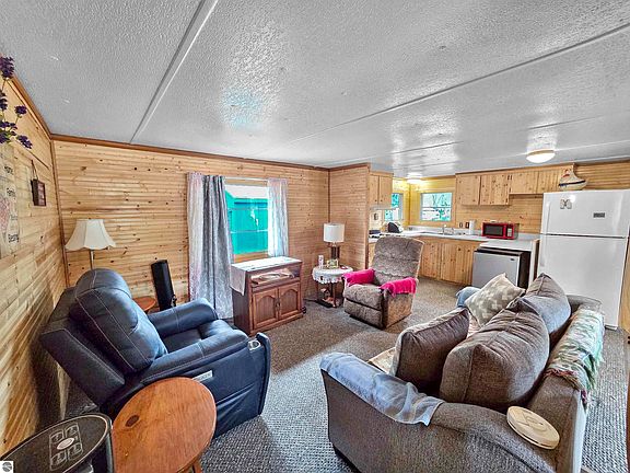 3rd image of 10733 Freeman Rd