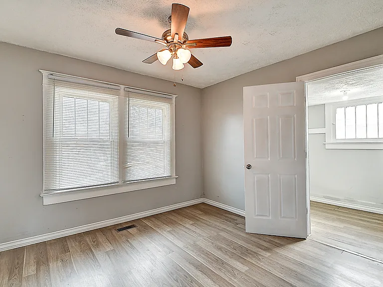 2915 N Talbott St — Photo 22