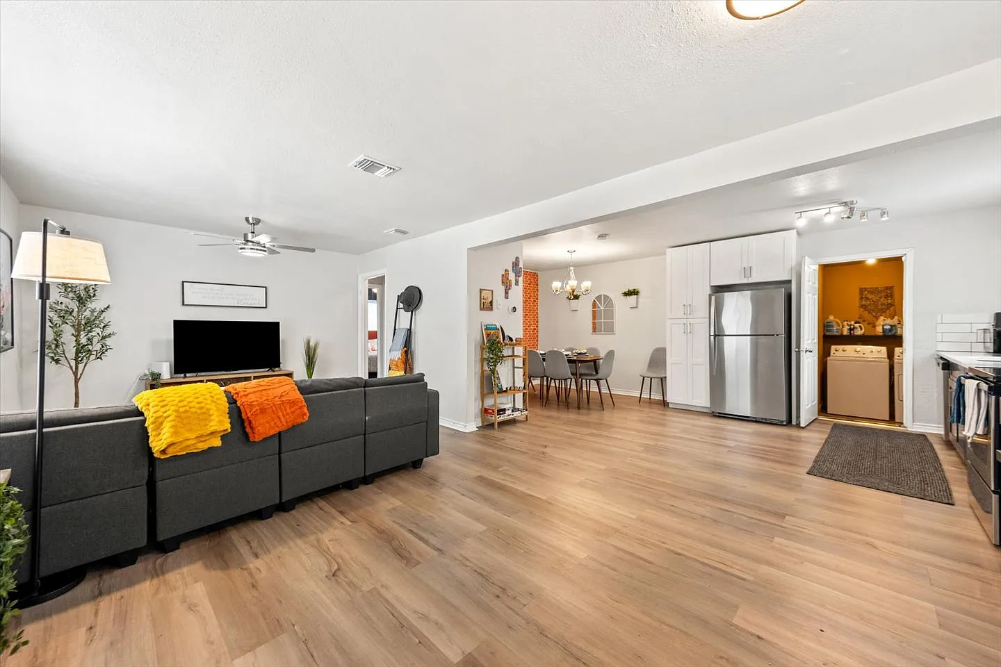 2 bed, 925 sqft, $1,750 — Photo 1
