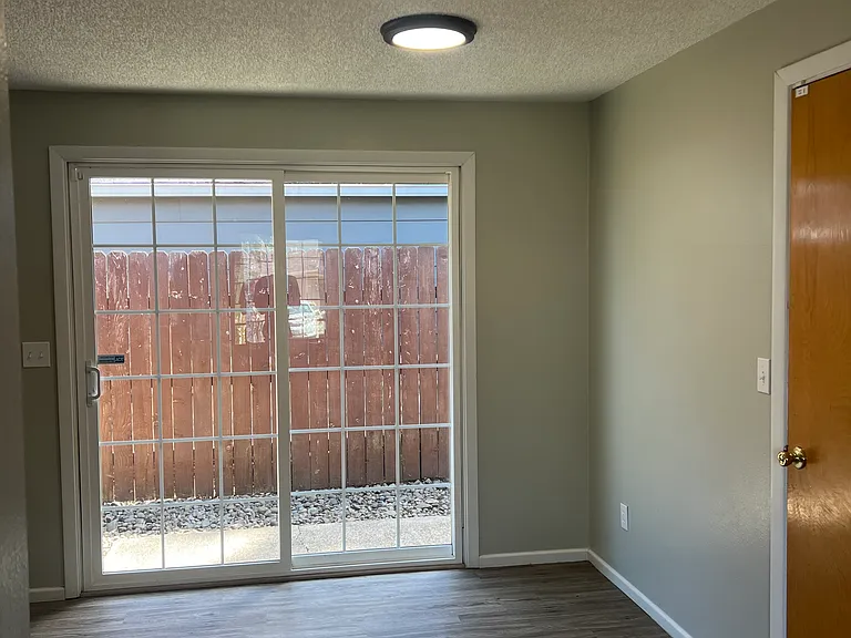 925 SW Birch St — Photo 2