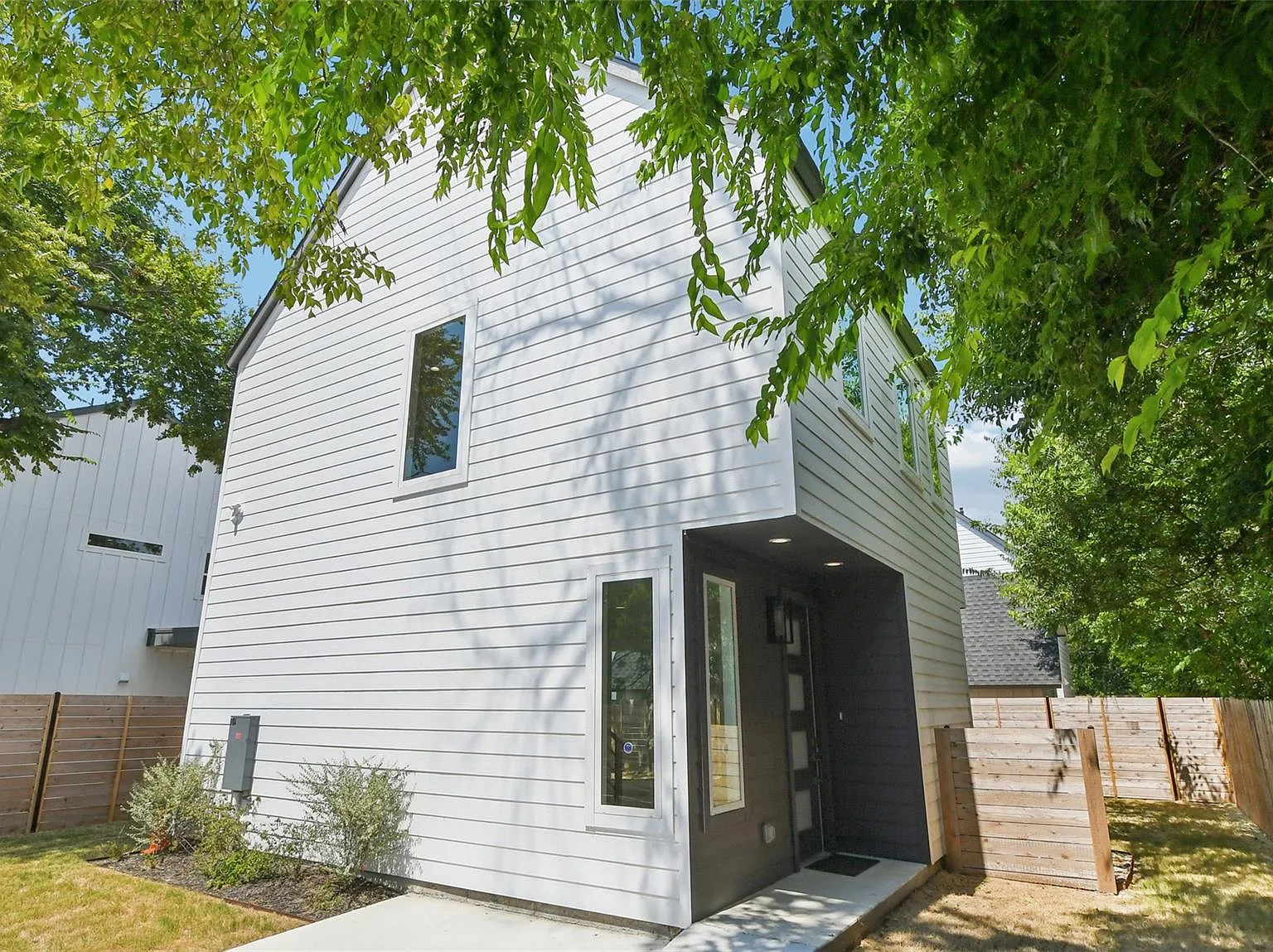 2 bed, 2.5 bath, 1033 sqft, $2,300 — Photo 3