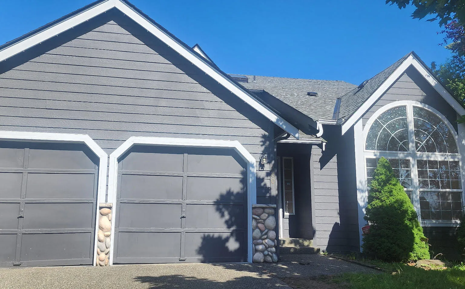 4 bed, 2.5 bath, 1814 sqft, $3,400 — Photo 1