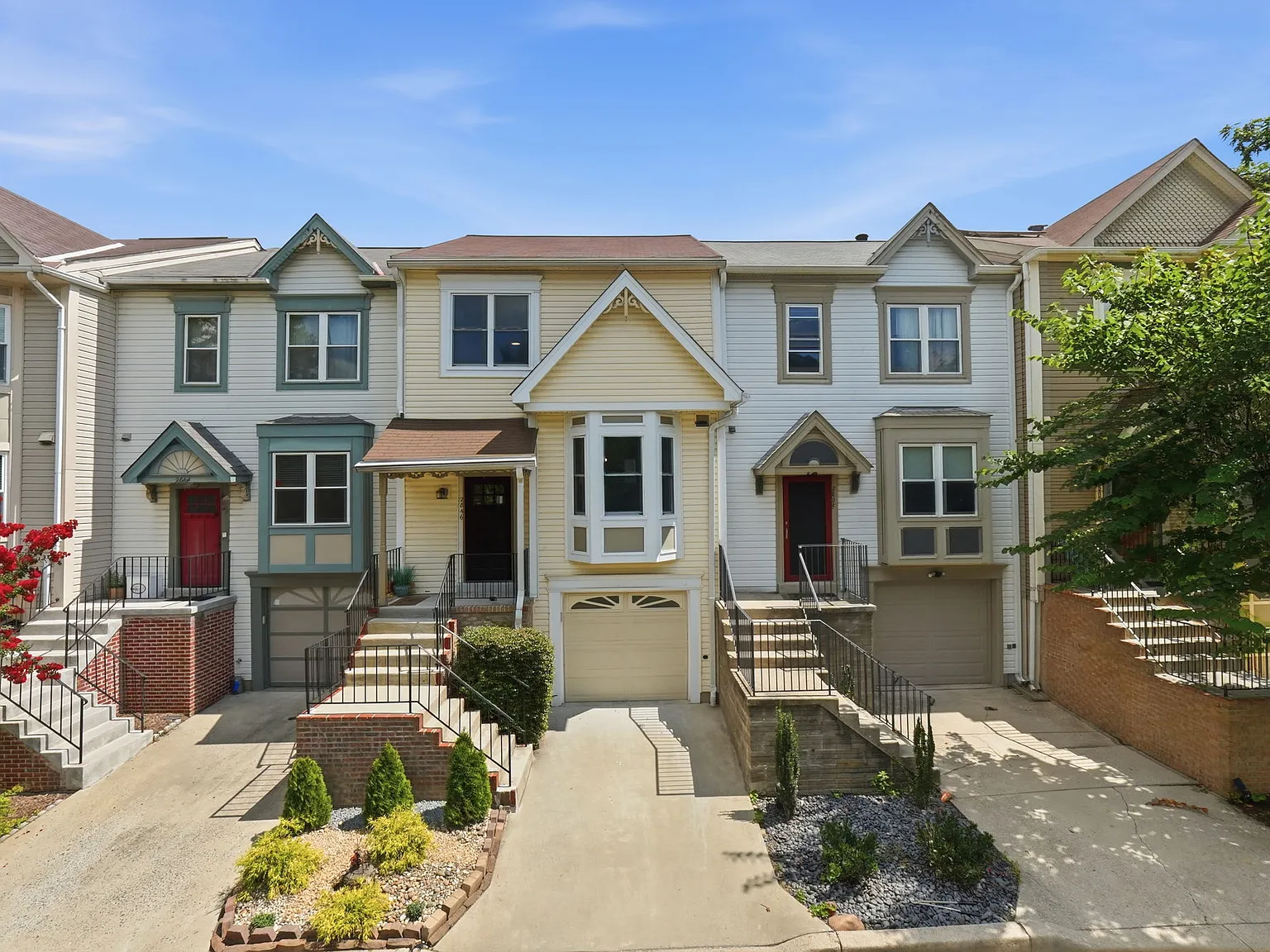 2 bed, 2.5 bath, 1712 sqft, $3,000 — Photo 2