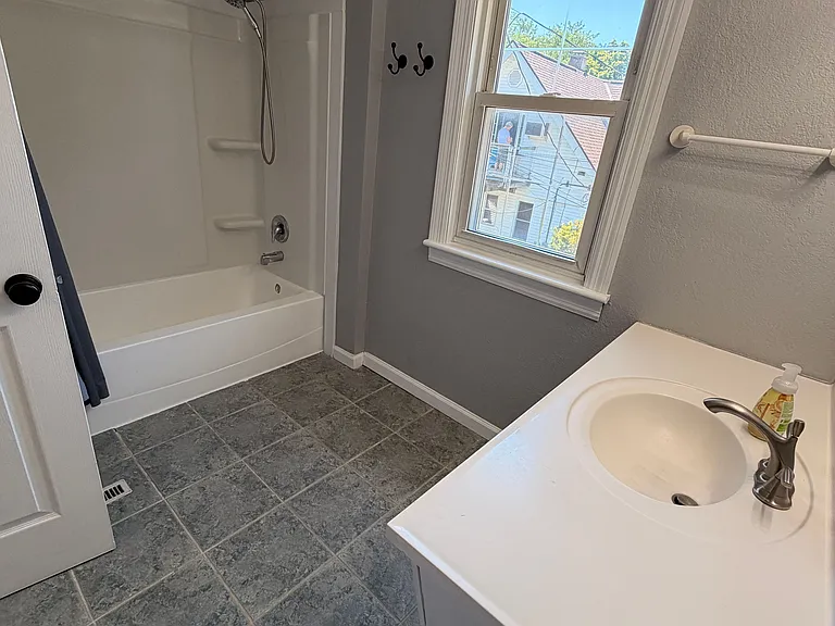 2 bed, 1.0 bath, 900 sqft, $1,500 — Photo 6