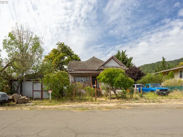 173 SE Miller Ave, Roseburg, OR 97470