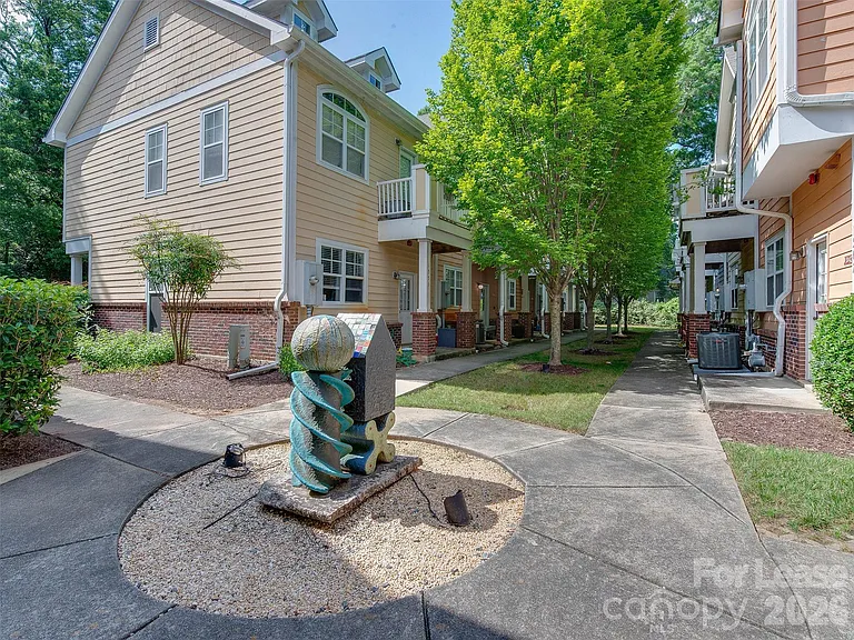1571 Pecan Ave — Photo 9