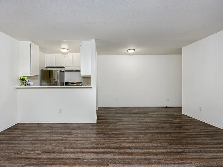 Reno Apartments — Photo 9
