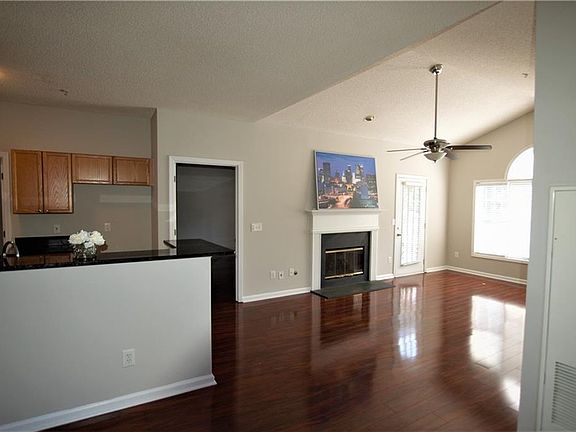 5th image of 910 Vinings Forest Ln SE #910