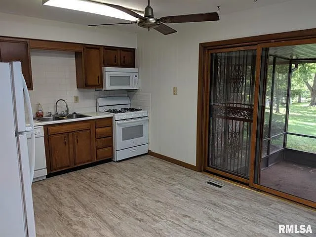 2419 Delaware Dr — Photo 15
