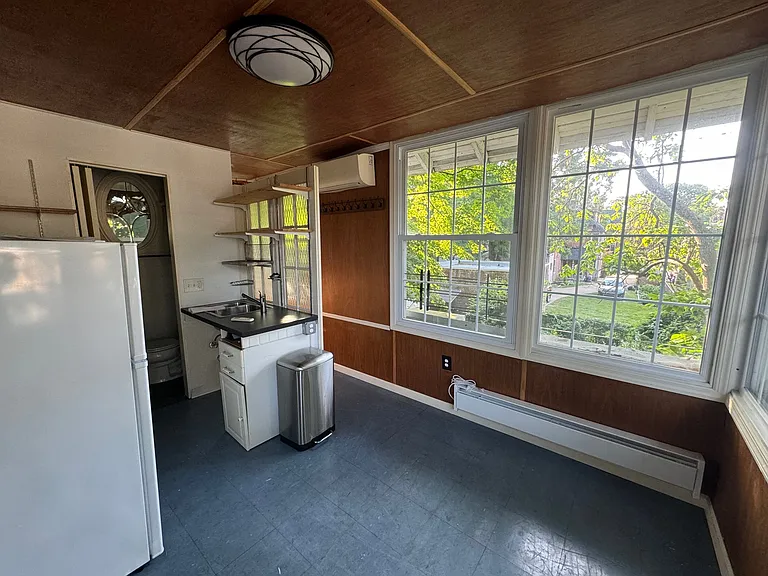 153 W Penn St #2R — Photo 1