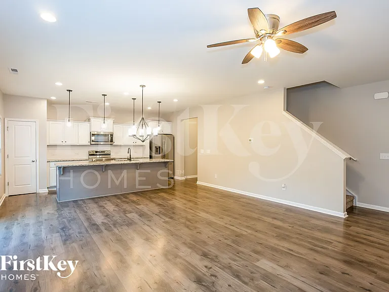 371 Copes Ct — Photo 4