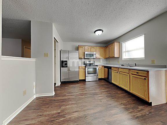3rd image of 921 Balto Dr