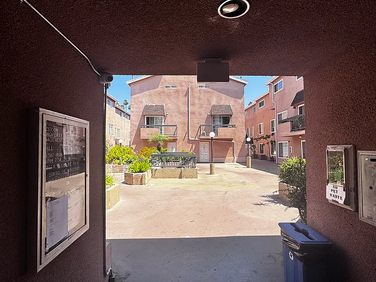 147 W Acacia Ave #103 — Photo 23