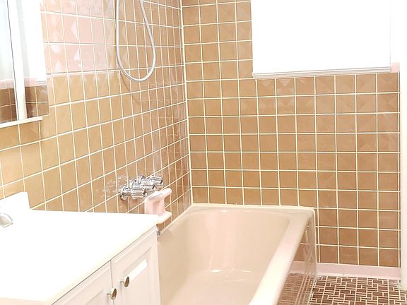 5th image of 939 41st St #2