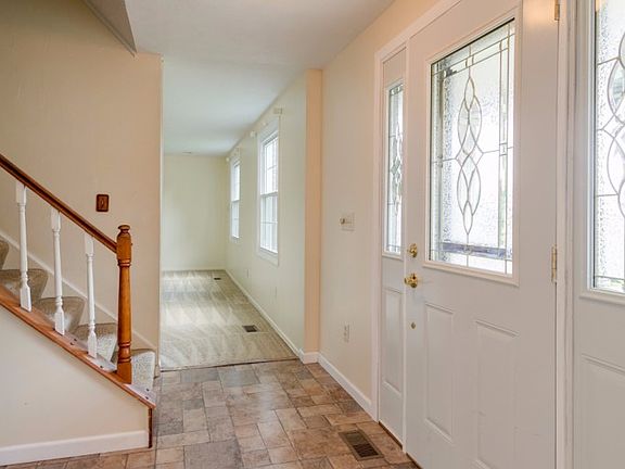4th image of 225 Topton Dr