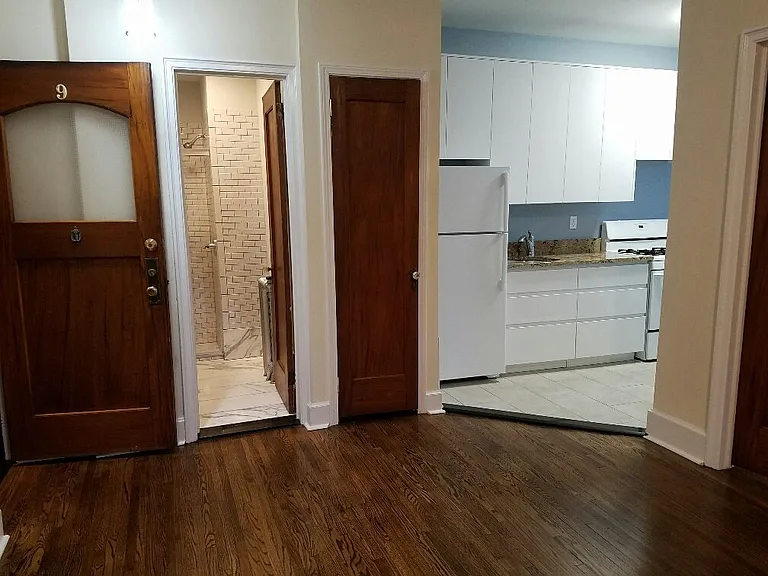 Empire Apartments — Photo 8