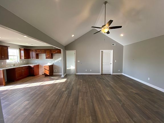 5th image of 38 Sycamore Dr