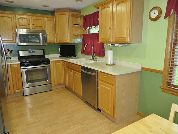 5th image of 2218 E Milwaukee St
