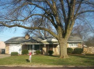 1306 Forest Dr, Pekin, IL 61554