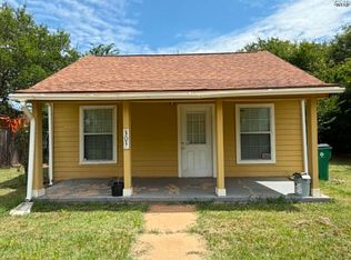 303 E Wharton Ave, Electra, TX 76360