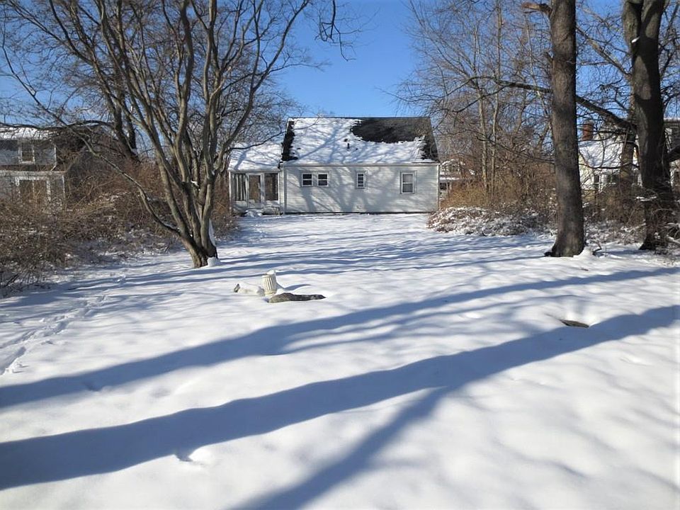 2nd image of 810 Granite St
