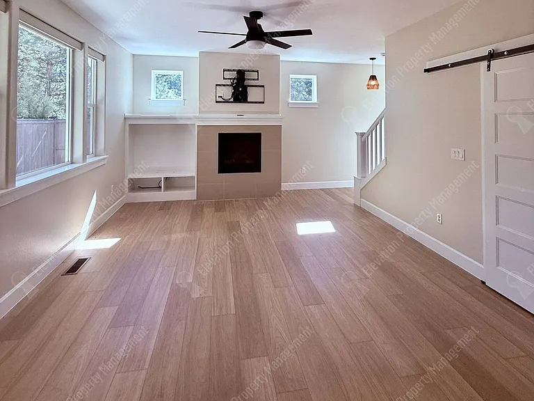 790 NE Isabella Ln — Photo 6