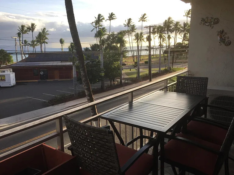 Lanai with view of Kalama Park and the ocean