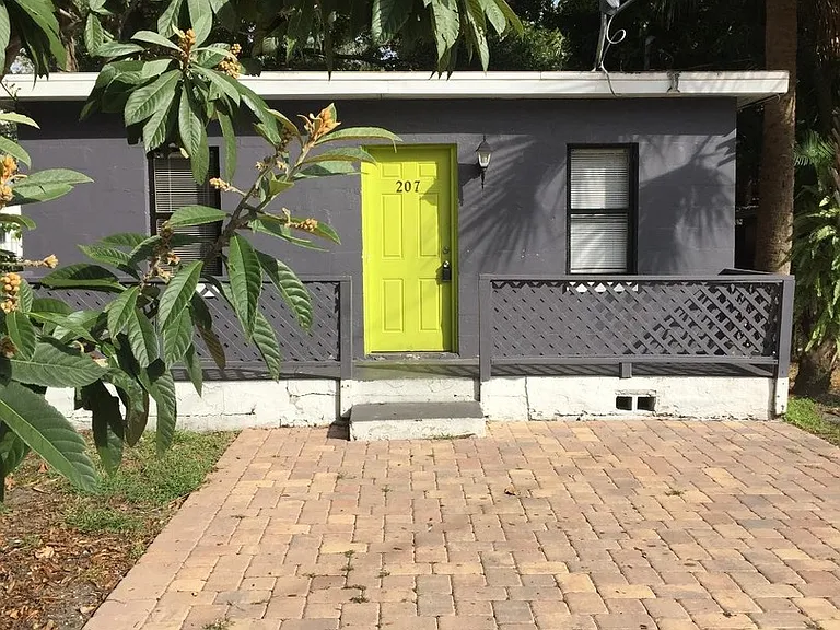 207 N Lakewood Dr — Photo 2