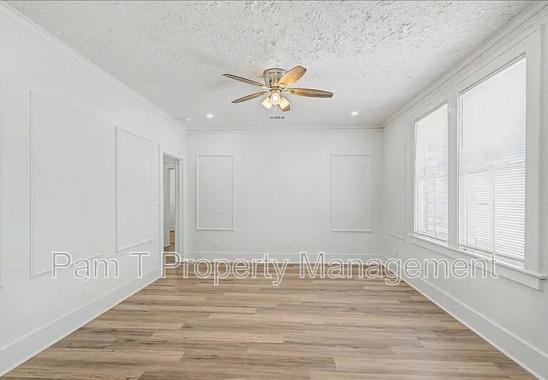 613 W 39th St #B — Photo 8