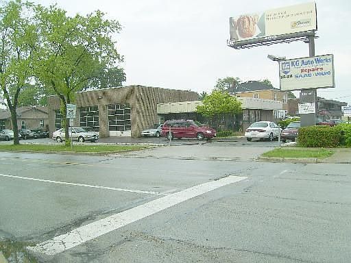 1st image of 322 W Ogden Ave