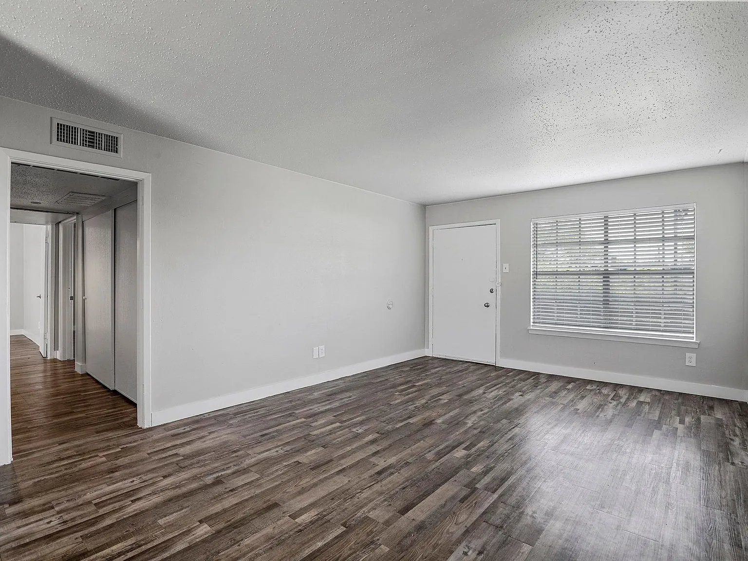 The Flats on Handley — Photo 1
