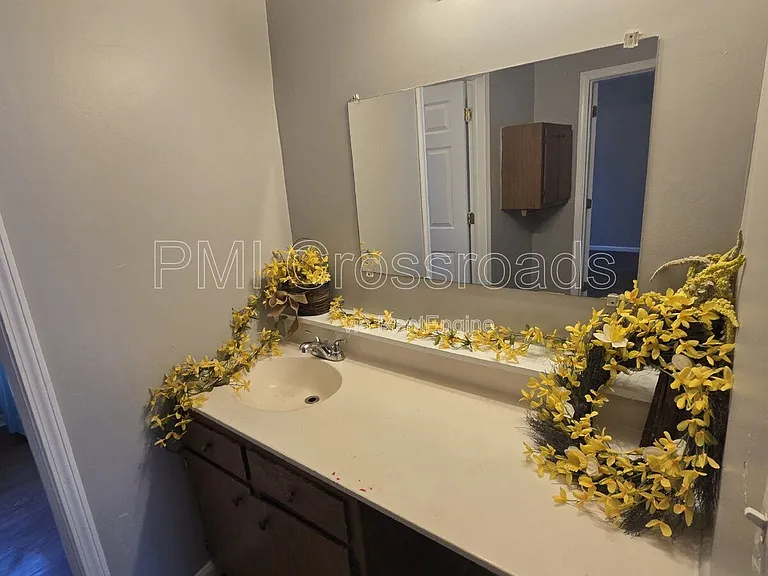 153 S Cypress Ave — Photo 14