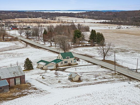 3rd image of 247 US Route 2