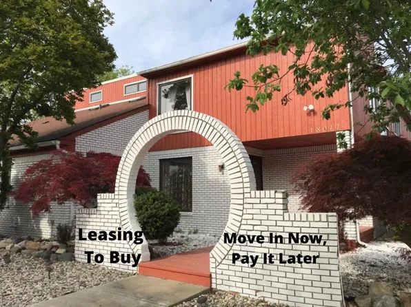 18011 Country Club Cir, Riverview, MI 48193