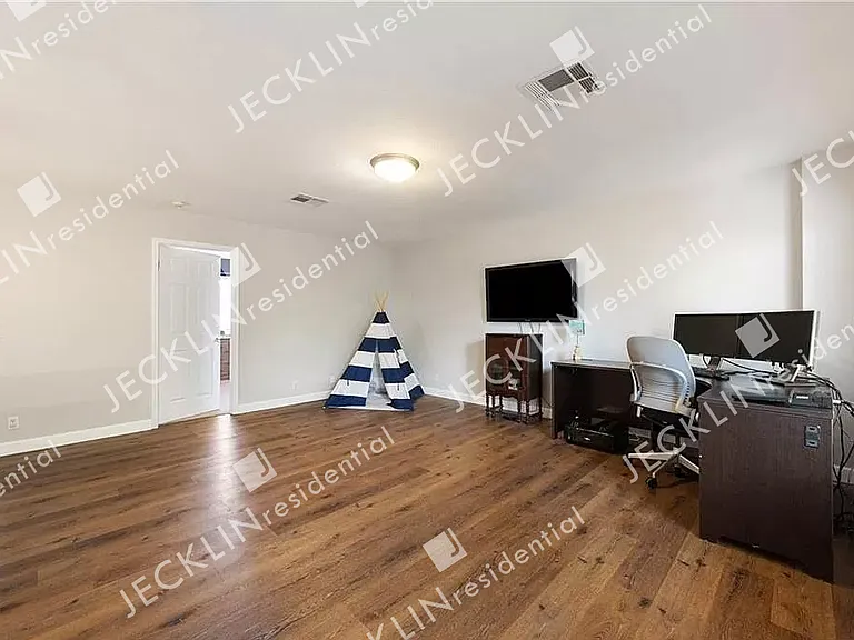 100 David Dr — Photo 16